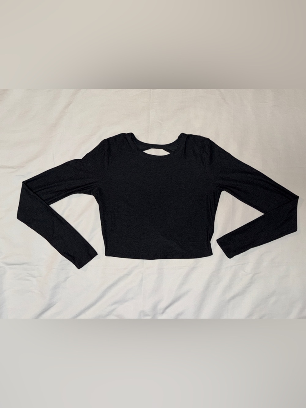 Beyond Yoga Featherweight Sunrise Cropped Pullover in Darkest Night